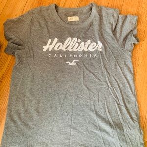 A Hollister grey shirt🤍